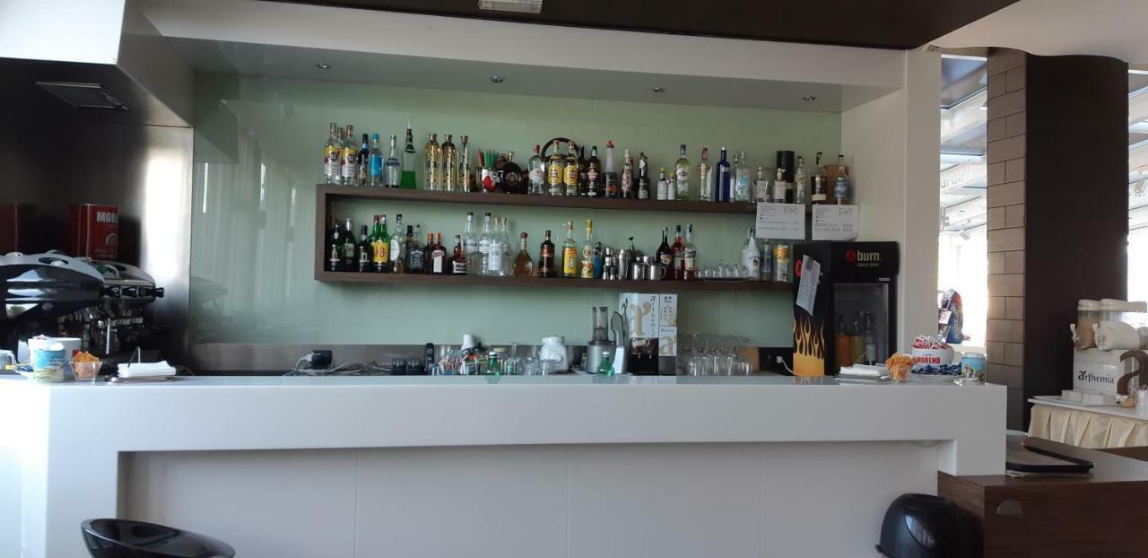 Hotel Saturday Palma Campania エクステリア 写真